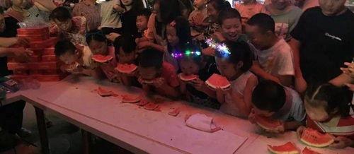 夜市吃瓜群众图片,吃瓜群众的欢乐时光