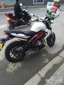 成都摩托吃瓜,一地瓜皮引发的全民热议