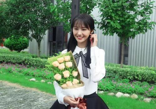 郑爽高傲吃瓜视频,娱乐圈新瓜王诞生？