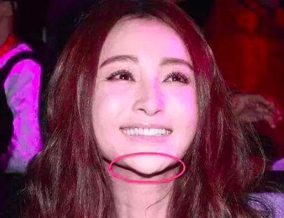 明星吃瓜带猪头,猪头造型引发网友热议