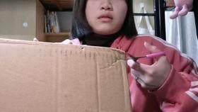 异地情侣见面后吃瓜,共享瓜果时光