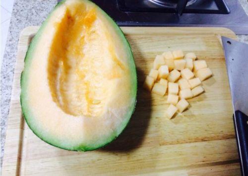 大白小羊吃哈密瓜,大白小羊的哈密瓜美食之旅