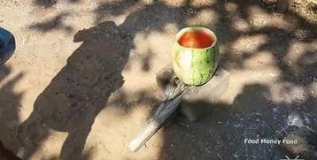 印度大叔吃长瓜,趣味横生引网友热议